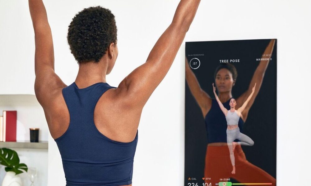 Стартап Mirror представил «умное» зеркало для фитнеса