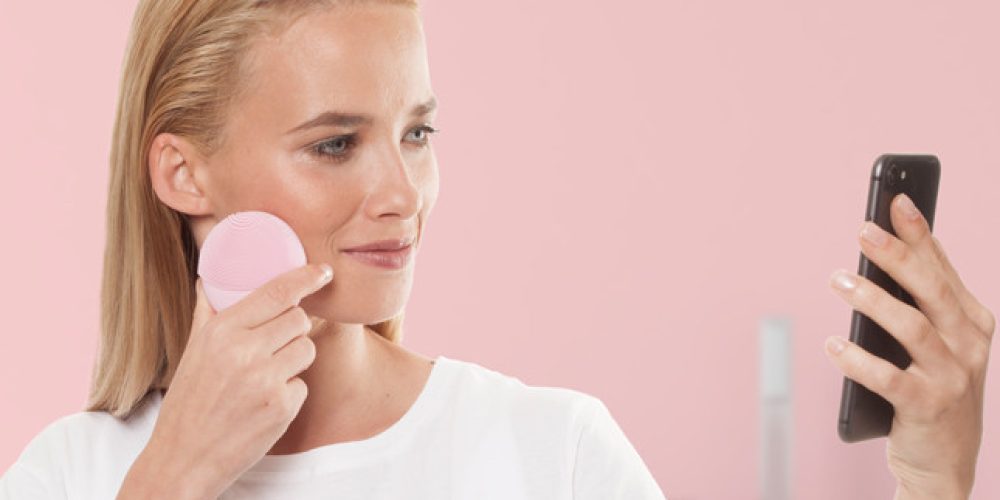 Foreo выпустили щетку для лица с искусственным интеллектом