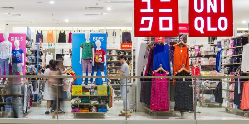 Uniqlo будет производить одежду из пластиковых бутылок