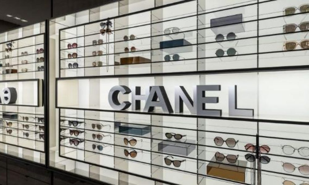 Chanel и Farfetch представили бутик будущего