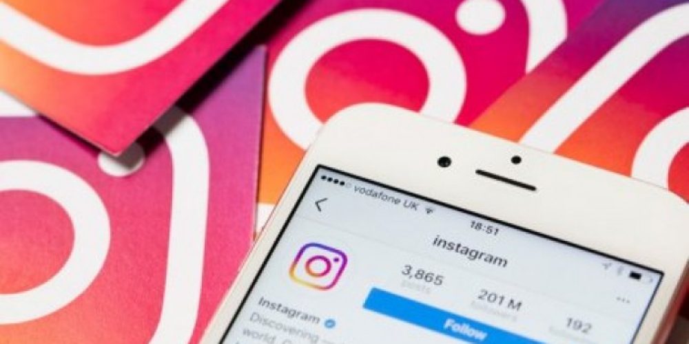 Instagram позволит добавлять опросы в сториз и отмечать людей на видео