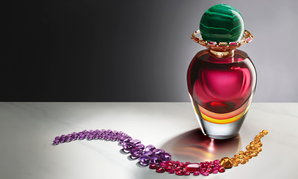 Bvlgari создали парфюмерный флакон из муранского стекла, розового золота и самоцветов