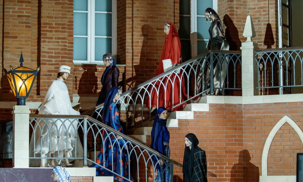<strong>В музее-заповеднике «Царицыно» прошёл показ современных дизайнеров Дагестана </strong>