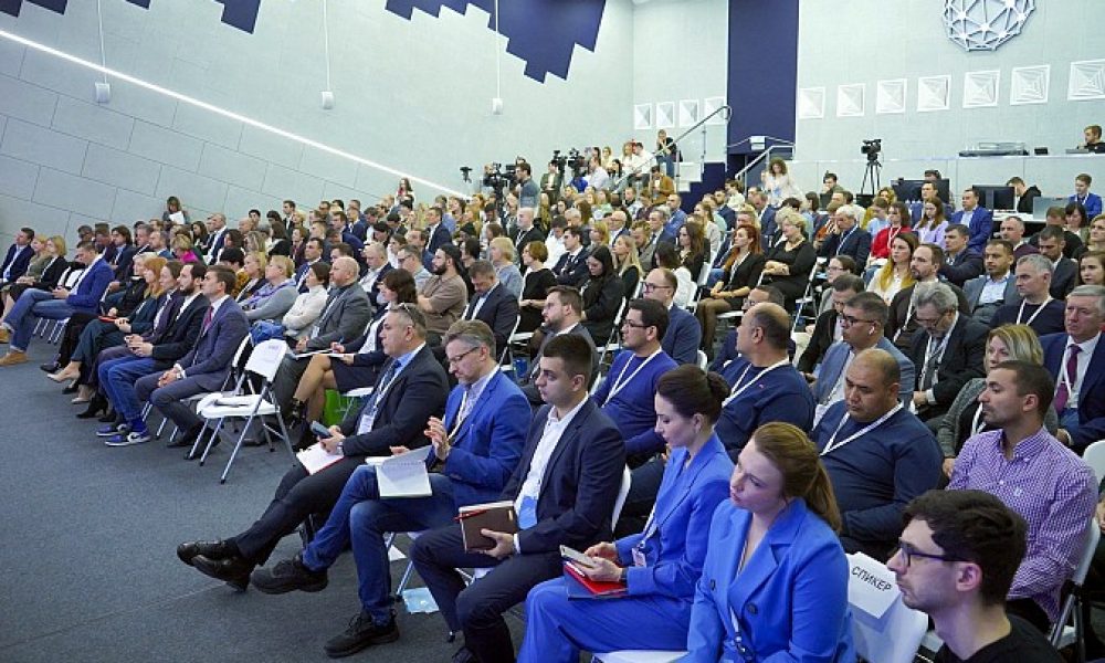 <strong>В Москве завершился Всероссийский форум лёгкой промышленности «Мануфактура 4.0»</strong>