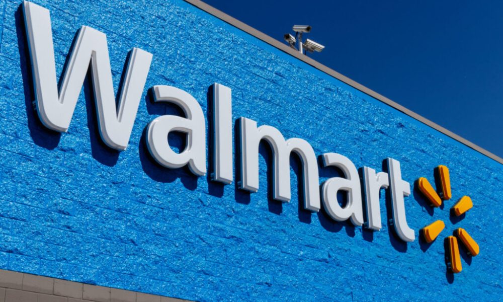 Walmart начал продавать биткоины