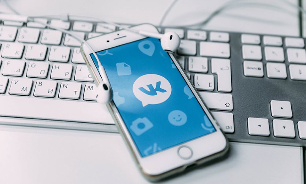 «ВКонтакте» разработает сервис для распознавания фейков на фото и видео