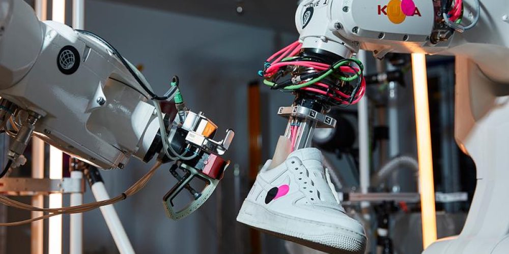 Nike внедряет роботизированный ремонт кроссовок