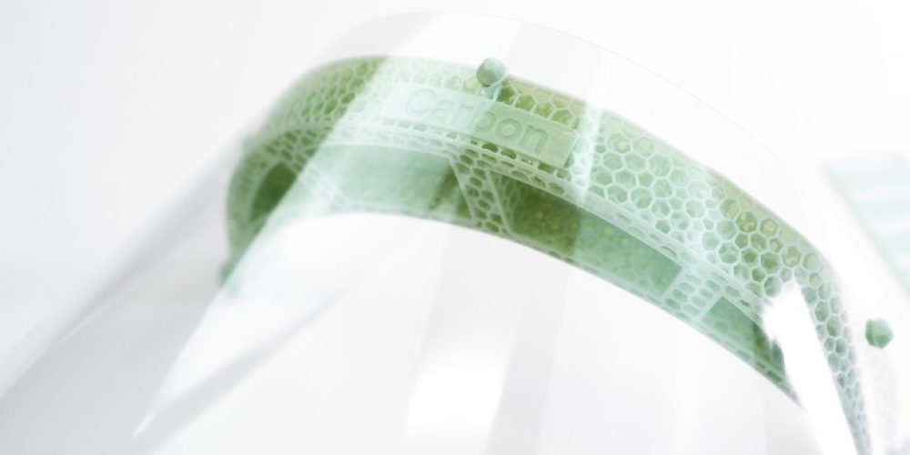 Adidas и Carbon изготавливают защитные экраны для врачей с помощью 3D-принтеров
