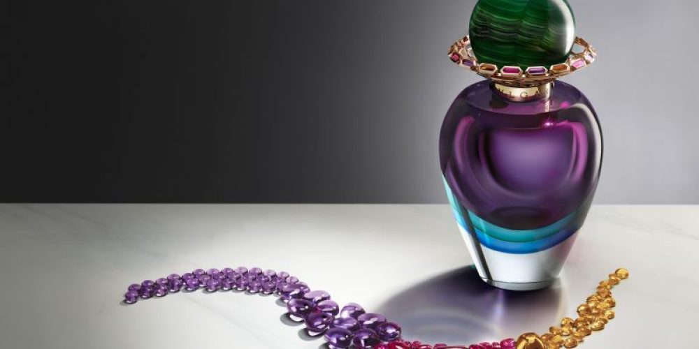 Bvlgari создали уникальный парфюмерный флакон из муранского стекла, розового золота и самоцветов