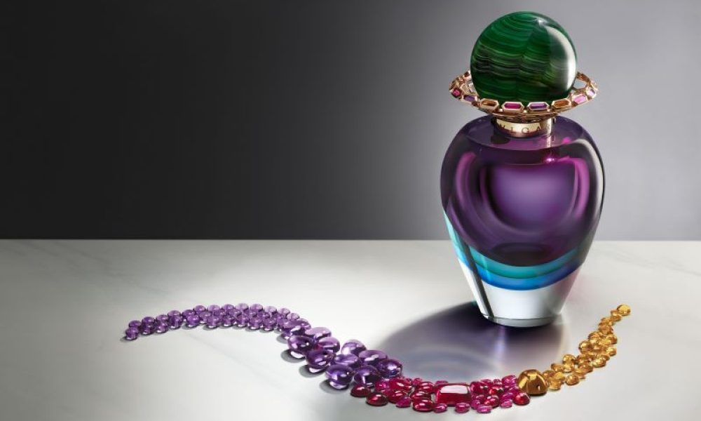 Bvlgari создали уникальный парфюмерный флакон из муранского стекла, розового золота и самоцветов