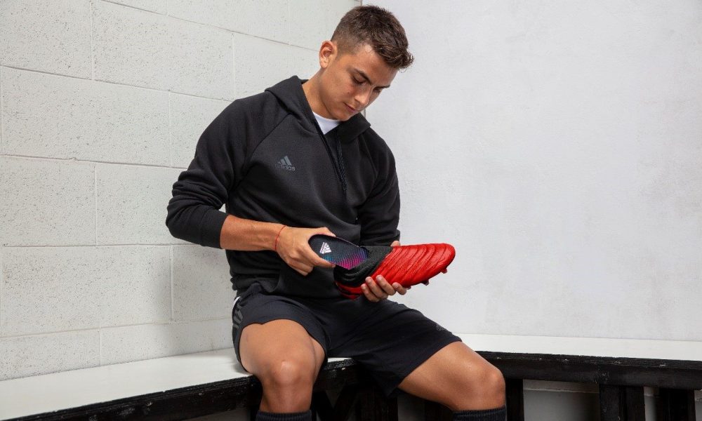Adidas представил стельку для игры в виртуальный футбол