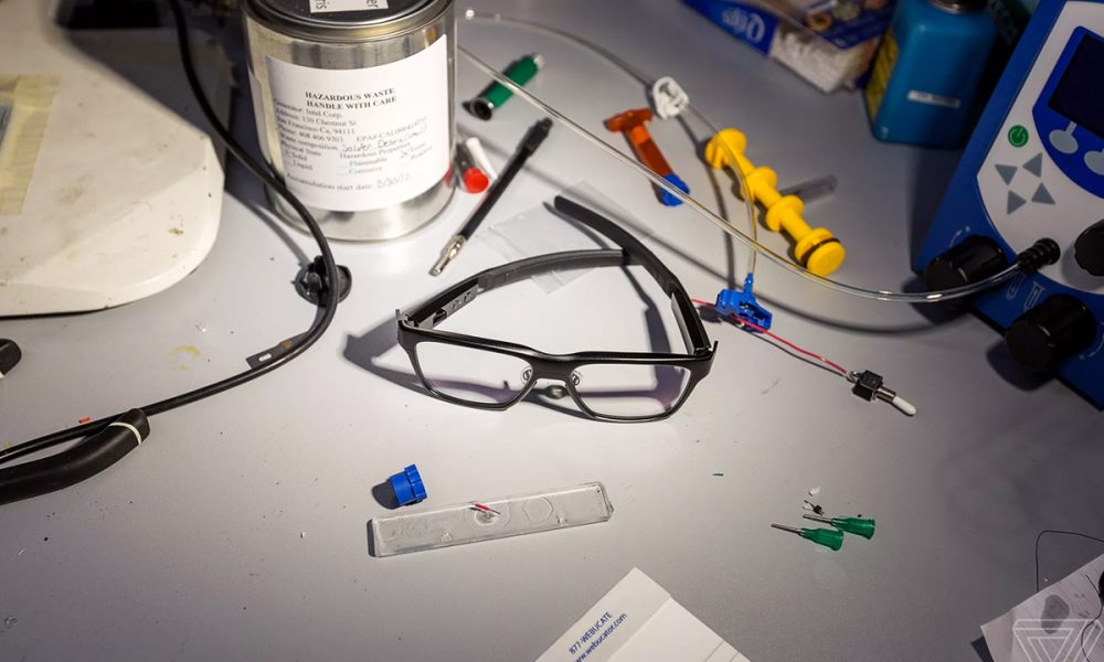 Intel рассекретила «умные» очки, которые выглядят как обычные