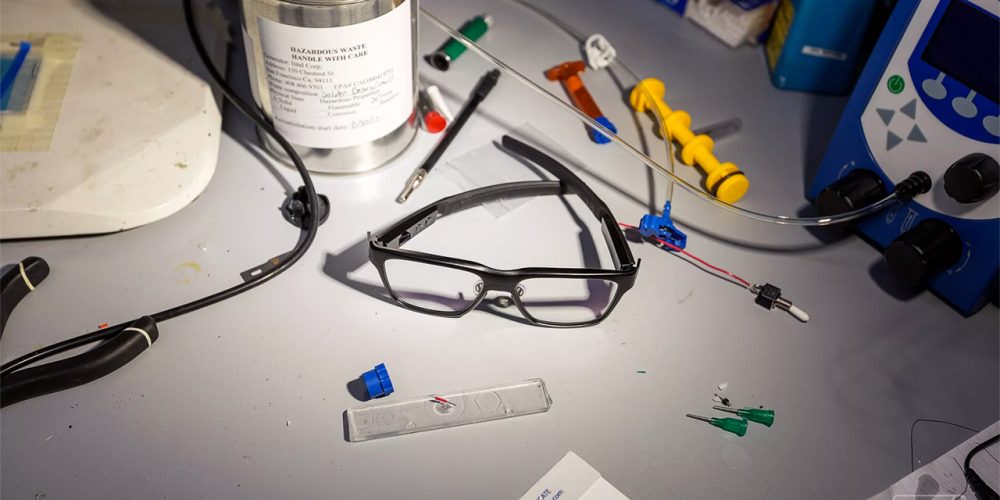 Intel рассекретила «умные» очки, которые выглядят как обычные