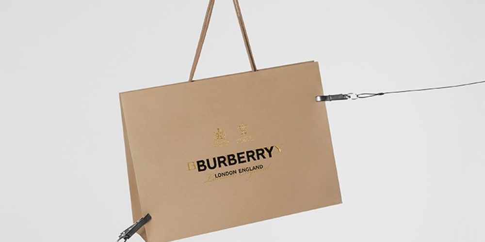 Burberry будут продавать коллекции через Instagram
